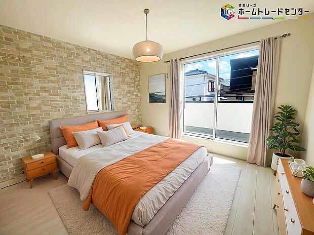 【居室】≪Room≫
採光良好な明るい室内。木の温もりがやさしいフローリングは安らぎをもたらすプライベート空間。
※家具はCGでございます。

