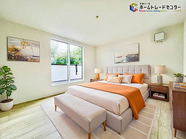 【居室】≪Room≫
採光良好な明るい室内。木の温もりがやさしいフローリングは安らぎをもたらすプライベート空間。
※家具はCGでございます。
