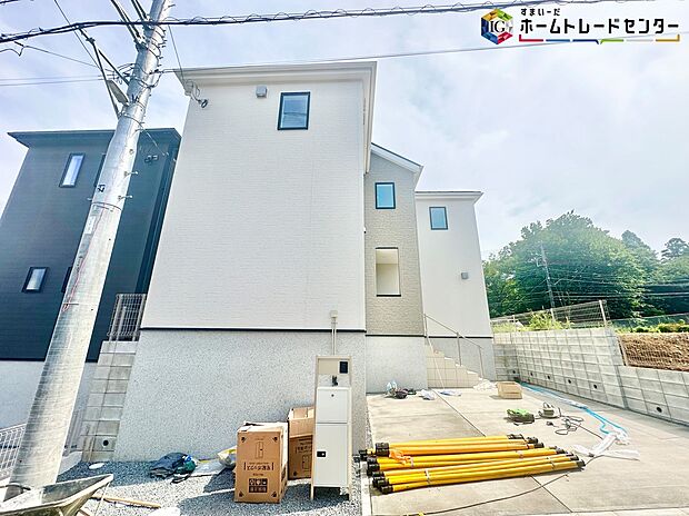 【前面道路含む現地写真】◆休日にご家族揃ってご見学はいかがでしょうか♪実際の現地を見てみると図面などではわからない、新たな発見もありますのでまずはお気軽にお問い合わせください♪
