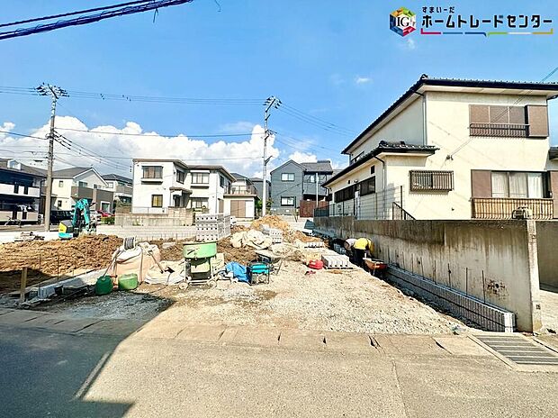 【前面道路含む現地写真】◆平日・お仕事帰りなど、いつでもご案内させていただきます!デザイン・目に見える設備面も大切ですが、耐震構造で地震に強い家の為、次代へ繋ぐ強固な住宅です。