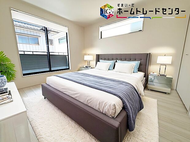 【居室】≪Room≫
採光良好な明るい室内。木の温もりがやさしいフローリングは安らぎをもたらすプライベート空間。
※家具はCGでございます。
