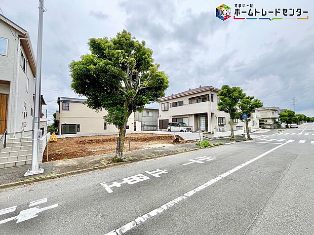 【現地外観写真】スーパー・コンビニ・ドラッグストアが徒歩7分圏内!毎日のお買い物も近くて便利な住環境です。病院や学校も徒歩圏内!