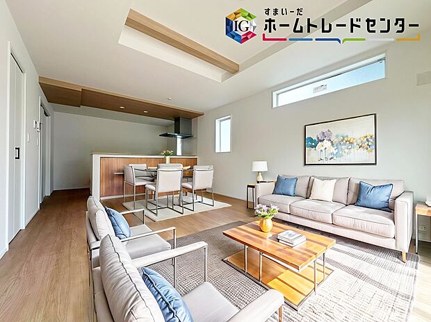 【リビング】≪Living room≫
広々とした開放感あふれるリビングです。ゆったり寛げる充分な広さがございますので、ご家族でインテリアのレイアウトを考えるのも楽しみになりそうです。
※家具はCGでございます。