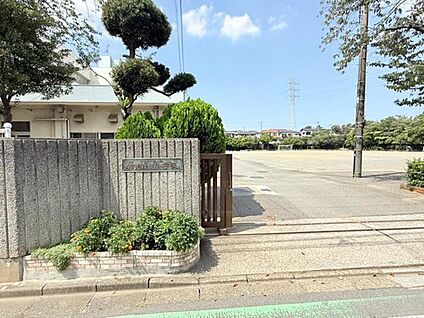 千葉市立都賀の台小学校 649m(徒歩9分)