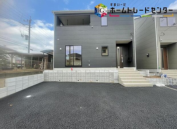 【前面道路含む現地写真】◆平日・お仕事帰りなど、いつでもご案内させていただきます！デザイン・目に見える設備面も大切ですが、耐震構造で地震に強い家の為、次代へ繋ぐ強固な住宅です。