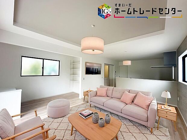 【LDK】≪Living room≫
ママの目線でデザインされた住まいは、水回りの導線や豊富な収納など魅力がたくさん。住み心地の良さをぜひご体感下さい!
※家具はCGでございます。