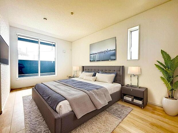 1号棟
2面採光を施した為、晴れの日の日中はいつも明るい室内に。(現況の物件写真に、CG による画像処理を行っています。家具、家電、照明器具、小物、カーテン、その他のイメージはCG です。)