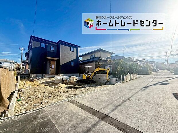 前面道路は西側約６．０ｍ道路です。静かでゆとりがあり、駐車も落ち着いて行える環境になっています♪