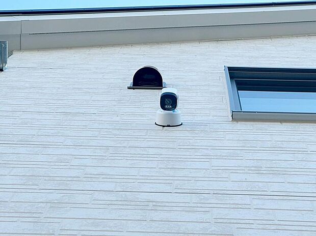 1号棟
防犯カメラ完備です!不審者の侵入や空き巣、駐車場における車上荒らしなどの犯罪も防犯カメラによって抑えられます。