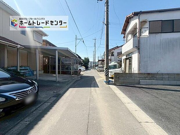 前面は南側３．８ｍ道路です。交通量も少なく、落ち着いて駐車を行える環境になっております♪