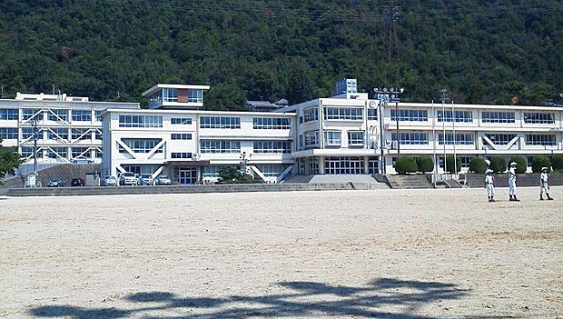 各務原市立鵜沼中学校まで2627m 徒歩33分☆