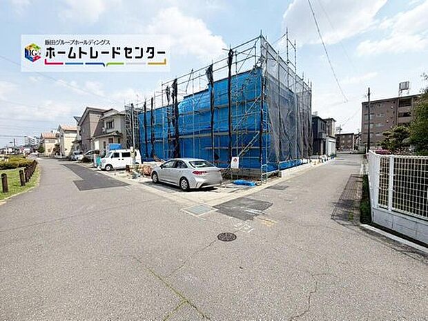 前面は交通量の少ない西側４．０ｍ北側４．１～５．２ｍ道路です。駐車も落ち着いて行える安心・安全の環境になっています。