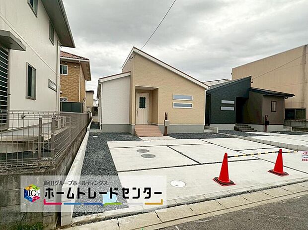 【現地外観写真】2号棟
当日のご見学予約も承ります。同じものは2つとない「夢のマイホーム」との出会いが待っているかもしれません♪