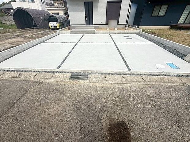 【駐車場】並列に3台駐車ができるカースペースを確保しました。来客時も安心です♪セカンドカー用にもお使い頂けます。