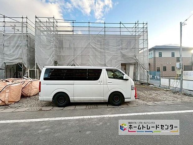 【現地外観写真（１号棟）】土地面積　219.80m2
建物面積　105.99m2