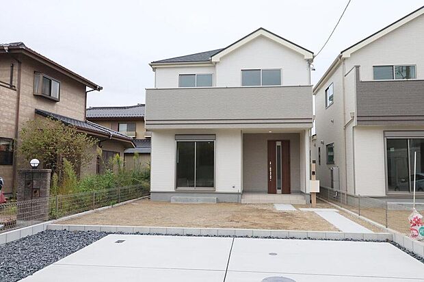 【現地外観写真】A号棟
当日のご見学予約も承ります。同じものは2つとない「夢のマイホーム」との出会いが待っているかもしれません♪