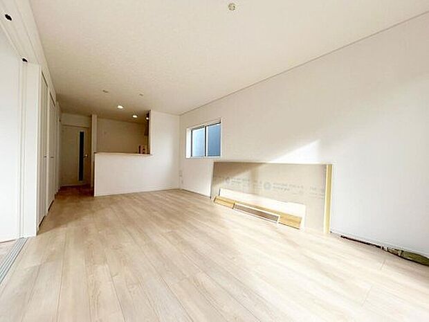 【リビング】1号棟
明るい雰囲気が心地いいリビング!採光良好です!家族団らんの時間も増えそうなくつろぎの場所になりそう☆