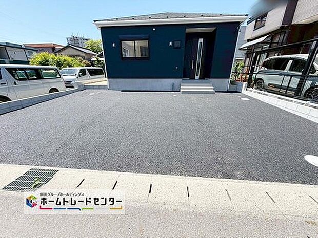 【駐車場】並列に２台駐車ができるカースペースを確保しました。来客時も安心です♪セカンドカー用にもお使い頂けます。