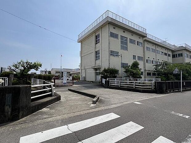 一宮市立黒田小学校（約1,100m）