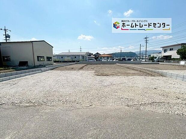 【前面道路含む現地写真】３号棟
土地面積　223.15m2
建物面積　95.65m2