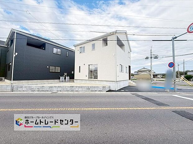 【現地外観写真】１号棟堂々完成いたしました！限定１邸☆ぜひ現地にて、実際の建物・街並み・日当たり等ご確認下さい♪お問い合わせはお気軽に☆