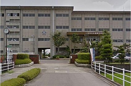 一宮市立大和南中学校 400m(徒歩5分)