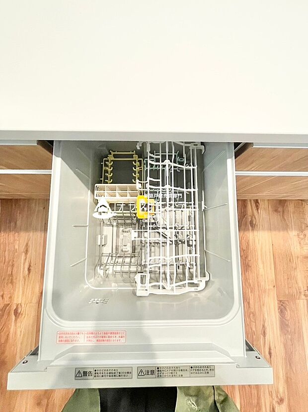 【食器洗い乾燥機】家事の時短に繋がる食器洗い乾燥機です。家族時間を増やすことができますね。
