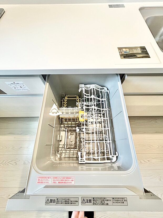 【食器洗い乾燥機】食洗器が標準で付いています。家事の時短につながります。※写真は同一仕様または同一タイプとなります。