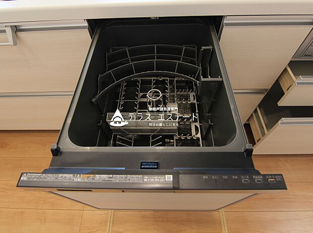 【食器洗い乾燥機】家事の時短に繋がる食器洗い乾燥機です。家族時間を増やすことができますね。
※1号棟