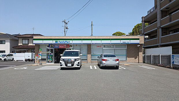 ファミリーマート　福岡飯倉二丁目店（約465m）
