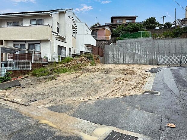 【【対象地】】前面道路は交通量が少なく安心です。※2025年6月撮影