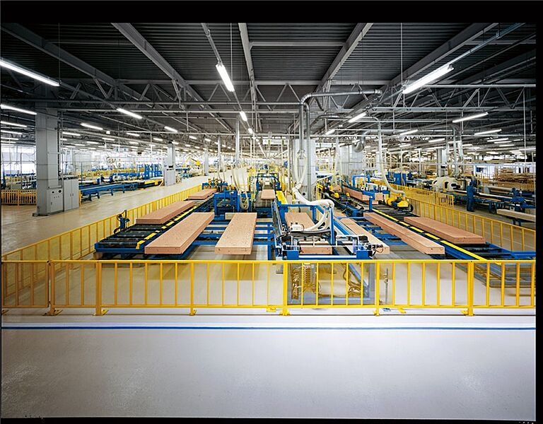 ミサワホーム工場のパネル生産ライン。