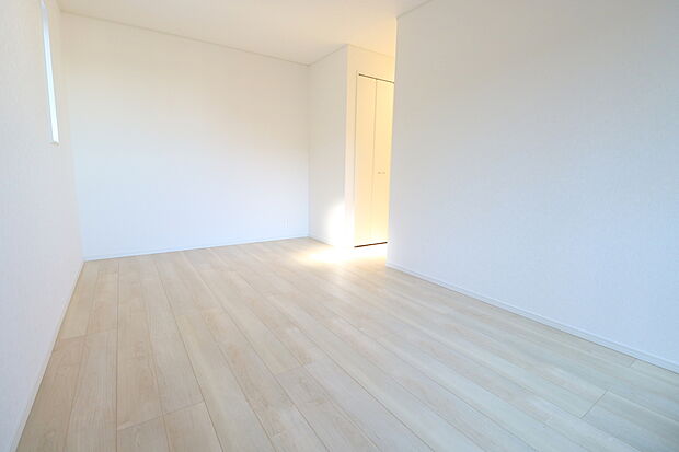 【2号棟】
8.5帖の洋室1部屋、6.5帖の洋室2部屋あるので、一人一人ゆったりと過ごせます♪