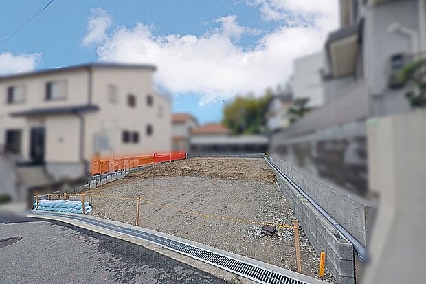 現地のご案内はもちろん、スーパー・コンビニ・ドラッグストア・小学校・中学校などの位置確認も一緒にご案内させていただきますので、お気軽にお問い合わせください。（写真撮影2025.10）