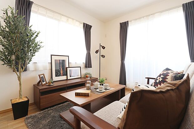 【ドリームタウンシリーズ施工例】ご家族みんながゆったりくつろげるリビングは家族と過ごす時間を大切にしたい方にぴったり。