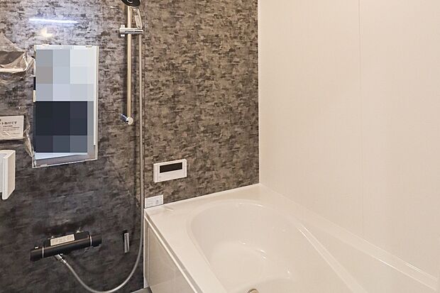 【1号地 浴室】浴室暖房乾燥機付きで花粉や梅雨も安心。冬のヒートショック対策に最適で、大人も足を伸ばせる広々設計です。(写真撮影2025.11)