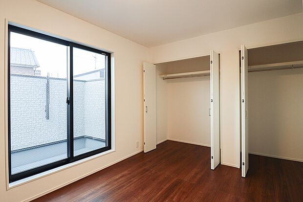 【1号地 洋室】各お部屋の収納は住みやすさへのこだわり。スッキリと片付いた状態を維持することができそうですね。(写真撮影2025.11)