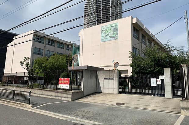 第一中学校（約950m）