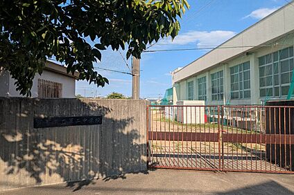 第二中学校 850ｍ(徒歩11分)