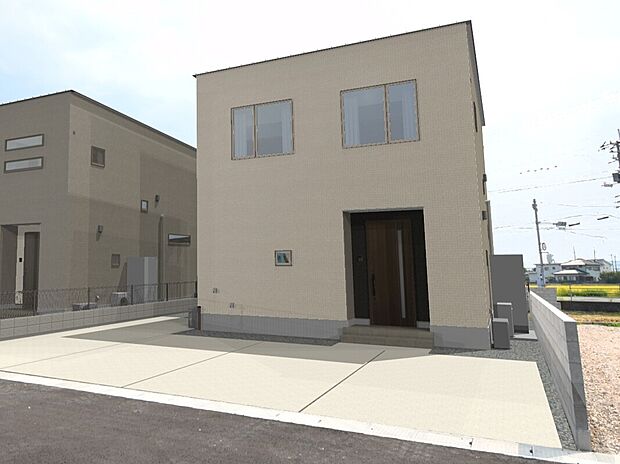 5台駐車できるゆとりのカースペース。間取りは3LDKと、プライベートスペースをしっかり確保しつつ、楽しい家族団らんもできる住まいです♪
※画像はイメージです。