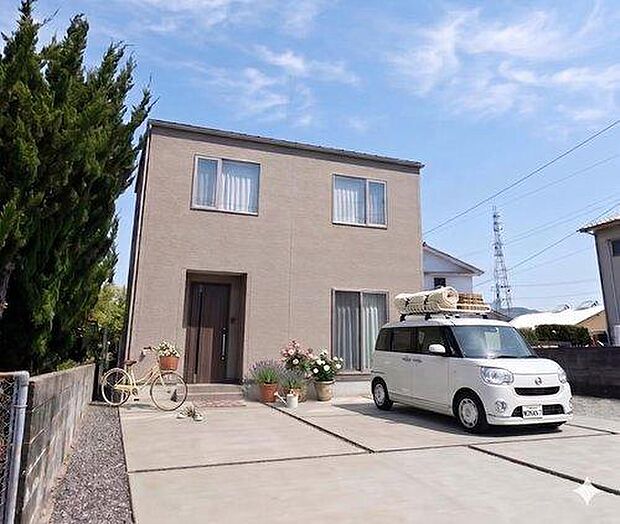 3台駐車できるゆとりのカースペース。間取りは4LDKと、プライベートスペースをしっかり確保しつつ、楽しい家族団らんもできる住まいです♪ ※画像はイメージです。