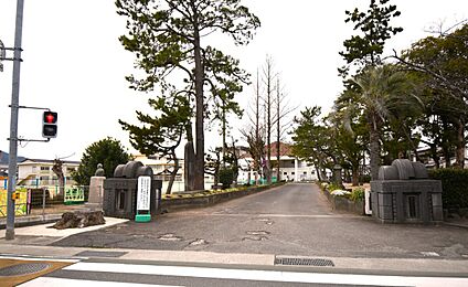 千松小学校 149ｍ