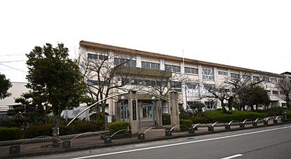 助任小学校 徒歩750m