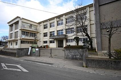 徳島市立国府小学校 徒歩800m
