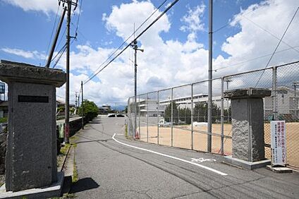 吉野川市立鴨島第一中学校 徒歩1996m