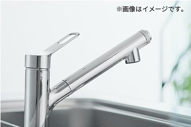 【浄水器内蔵ハンドシャワー水栓】浄水器が内蔵された水栓。シャワーホースが伸びるのでシンク回りのお掃除も便利です