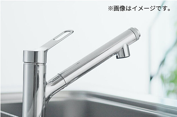 【浄水器内蔵ハンドシャワー水栓】浄水器が内蔵された水栓。シャワーホースが伸びるのでシンク周りのお掃除も便利です。※画像はイメージです。