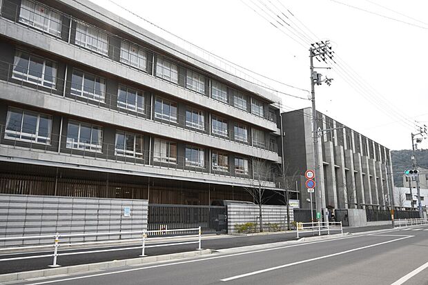 高松市立栗林小学校(約1,200m)
