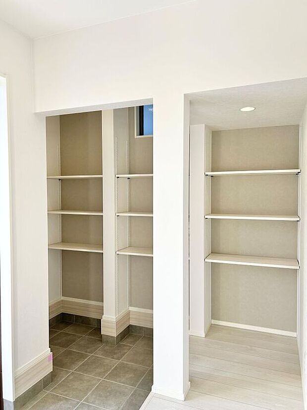 シューズクローゼットあり。家族全員の靴はもちろん、ベビーカーやレジャー用品なども収納できます♪