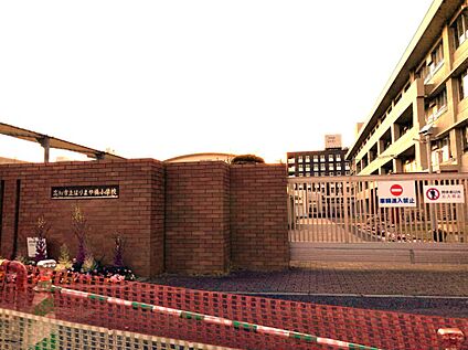 高知市立はりまや橋小学校 950m(徒歩12分)